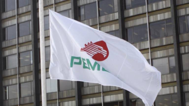 Fitch Ratings agregó que los incendios de Pemex manifestaban preocupaciones relacionadas con la gestión de sus operaciones.