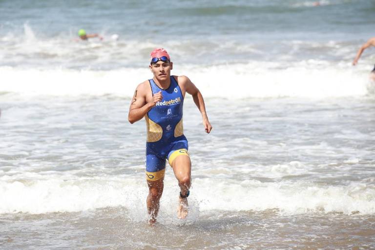 Destaca mazatleco ‘Perrón’ Zazueta en el Red Petroil Triatlón