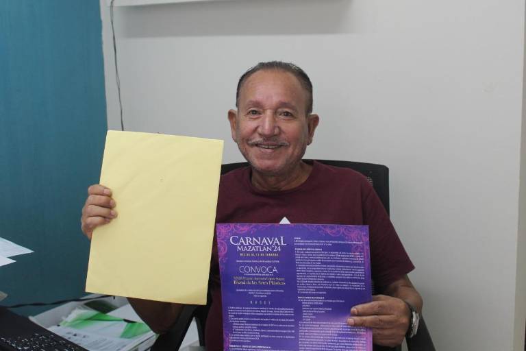 Recibe Cultura Mazatlán el primer poemario que va por el Premio Clemencia Isaura