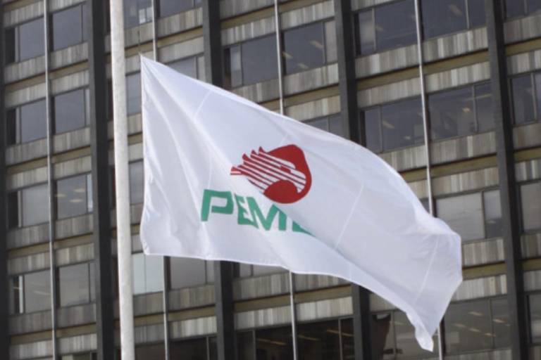 Fitch Ratings baja calificación de Pemex a grado especulativo de inversión