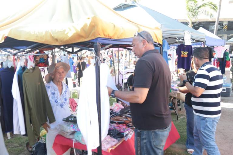 Realizan Bazar de Emprendedores, en el Parque Ciudades Hermanas