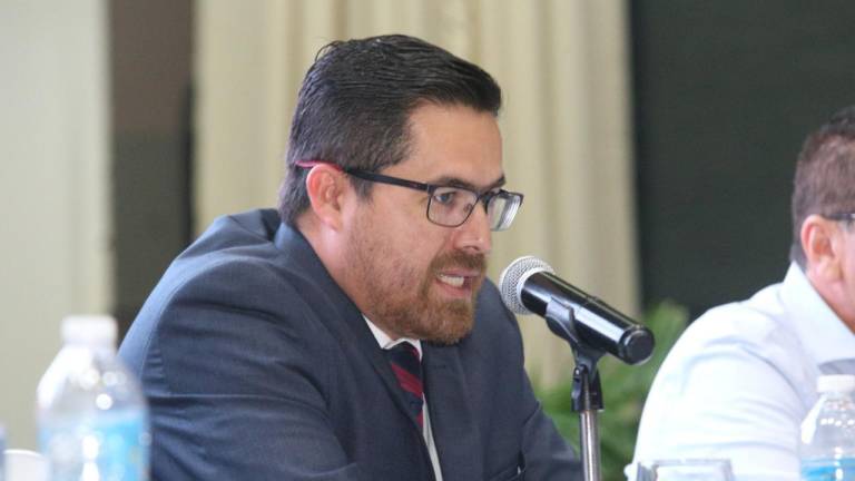 El Secretario de Salud en Sinaloa, Cuitláhuac González, dice que no hay casos de meningitis en el estado.