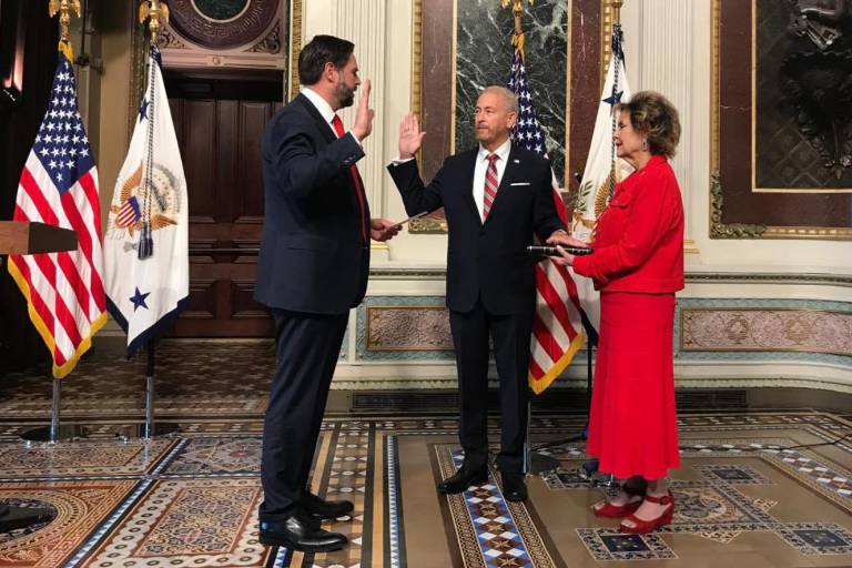 Ron Johnson rinde protesta como Embajador de Estados Unidos en México