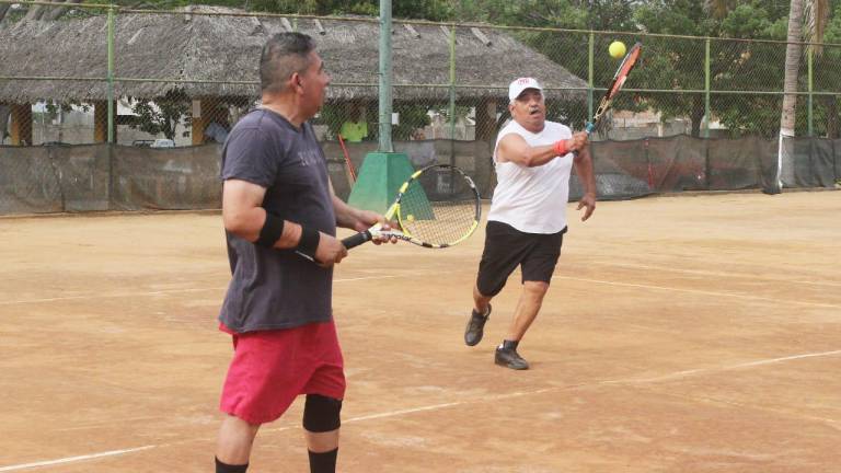 Mantienen Herrera y Sánchez su paso invicto en el Torneo de Tenis del Día del Padre