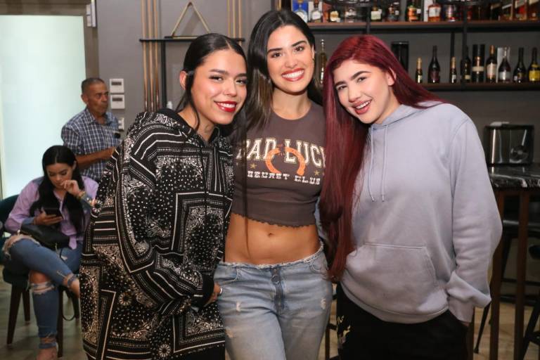 Brianda Lizárraga estrena ‘Shot de tequila’ entre colegas y familiares