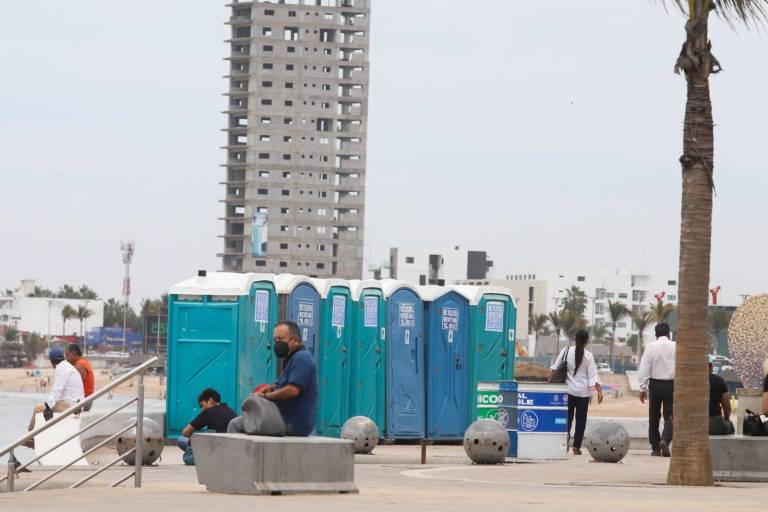 Prevén instalar siete baños con regaderas en zona de playas de Mazatlán
