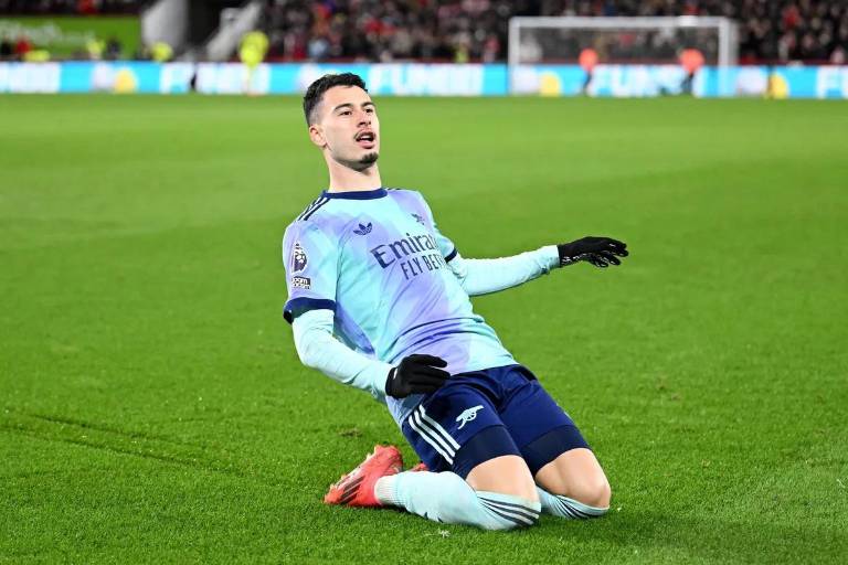 Arsenal remonta y vence 3-1 al Brentford en el inicio de 2025