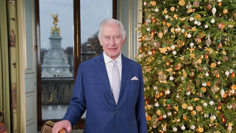 El Rey Carlos emite un mensaje navideño.