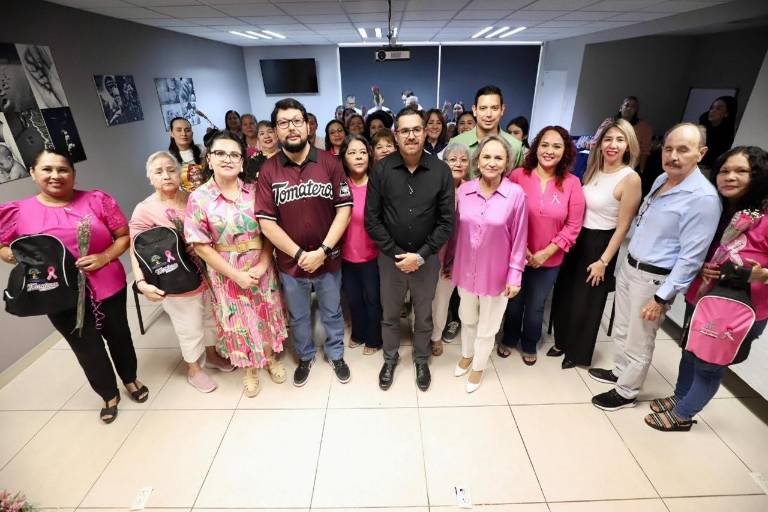 Tomateros entrega lo recaudado en la Serie Rosa