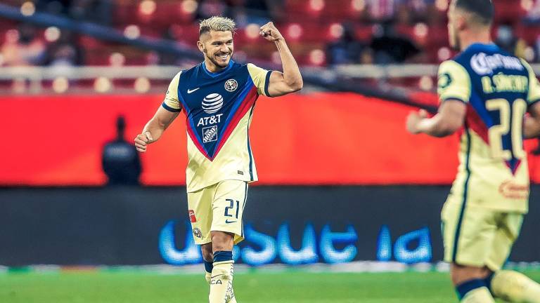 Henry Martin fue la figura del clásico al anotar dos goles.