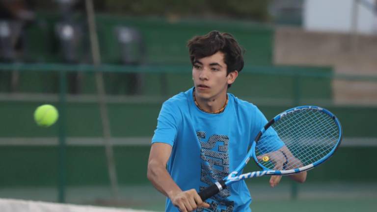 Santiago Prieto domina a su rival en Tenis Copa Primavera