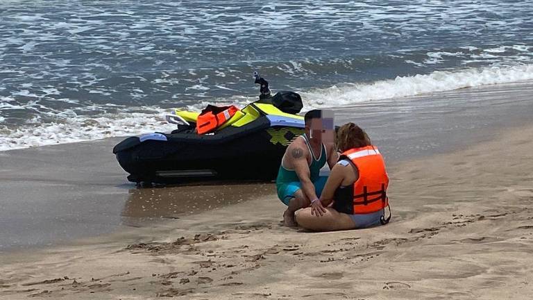 El puro susto pasaron las personas que iban a bordo del jetsky.