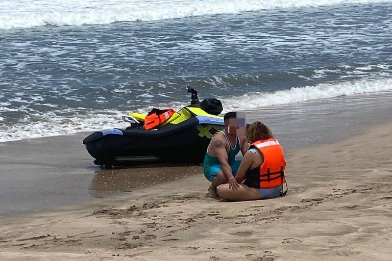 Vuelca jetsky en playas de Mazatlán; tripulantes resultan ilesos