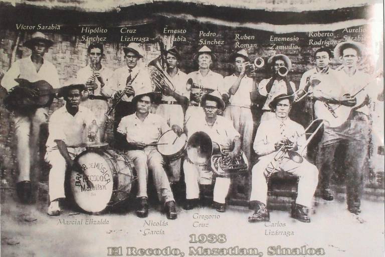 Banda El Recodo recuerda su inicio con foto histórica
