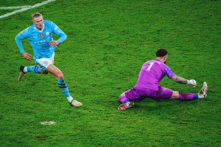 Manchester City gana su partido pendiente y se pone a un punto del Liverpool