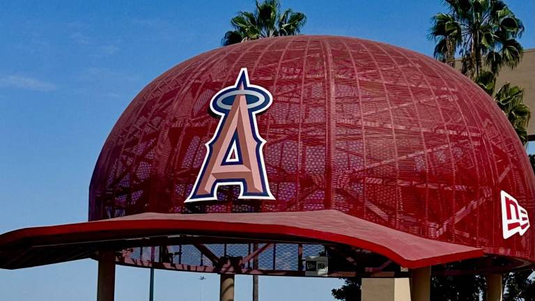 Los Angelinos tendrán nuevo dueño.