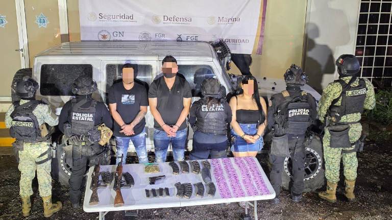 Las autoridades aseguraron tres armas de fuego, municiones y presunta droga en la zona de Concordia.
