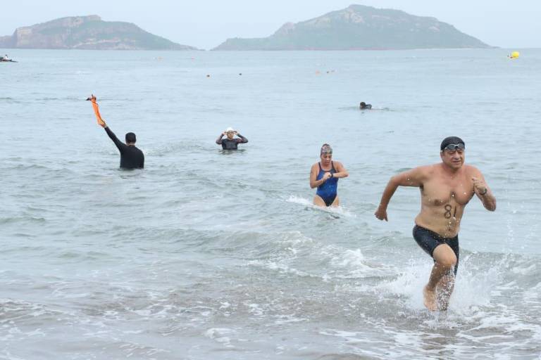 Mercado Fong marca la pauta en puntuable de natación