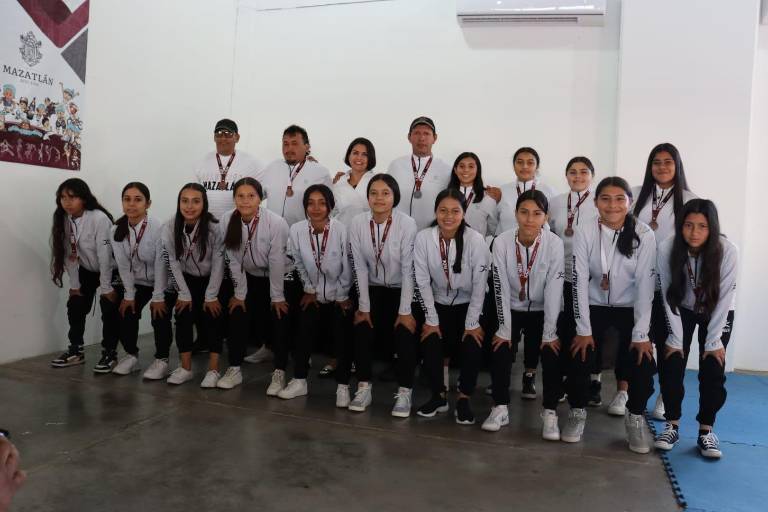 Premian a futbolistas mazatlecas de los Nacionales Conade 2024