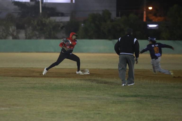 Pollería Catalina elimina al campeón en Liga de Beisbol Clase Abierta