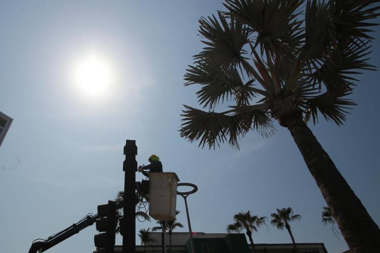 Sistema eléctrico opera en ‘estado de alerta’ por altas temperaturas, advierte CENACE; AMLO lo desmiente