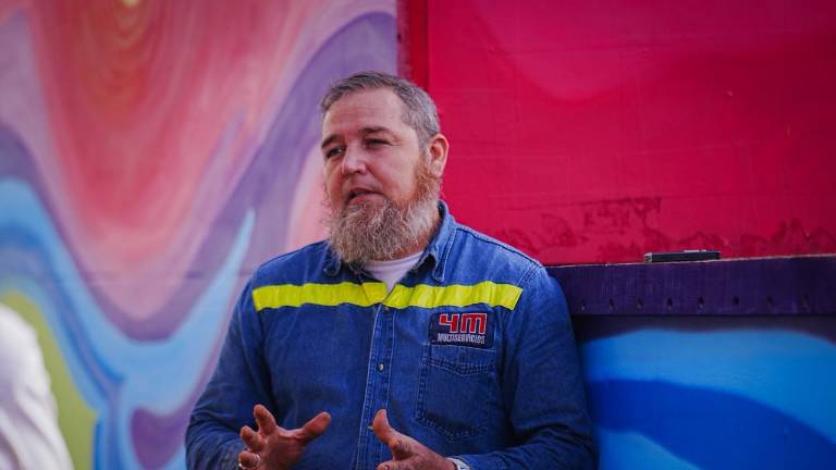 Octavio Higuera comparte que el nombre y concepto del carro alegórico dialogan con el espíritu festivo de ¡Arriba la Tambora!