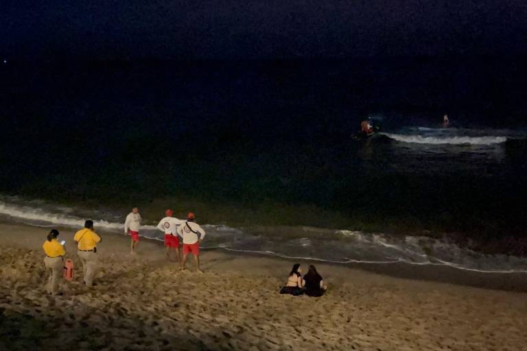Joven desaparece en el mar frente a la UAdeO en Mazatlán