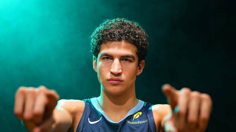 El mexicano busca ganarse un lugar rumbo a la temporada de la NBA.