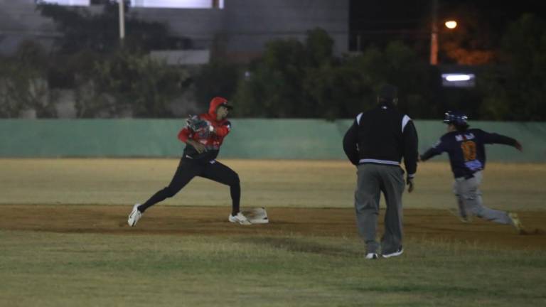Pollería Catalina elimina al campeón en Liga de Beisbol Clase Abierta