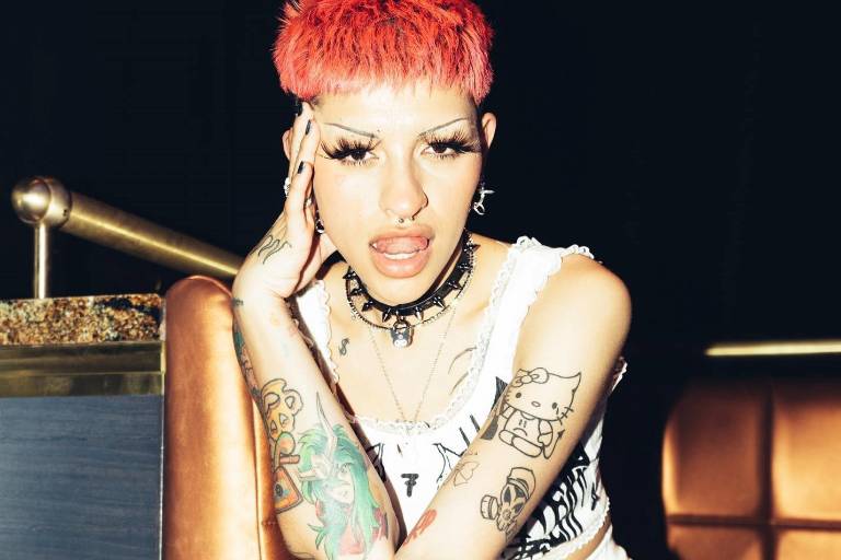 Niega Cazzu tener un romance con Christian Nodal