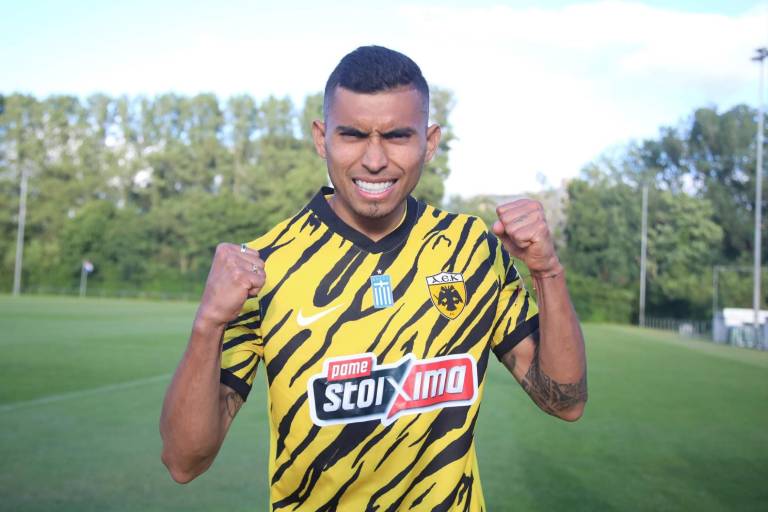 Oficial: Orbelín Pineda jugará en el AEK de Atenas