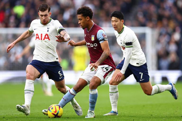 Aston Villa le amarga el inicio de año al Tottenham