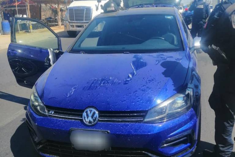 Tras un despojo de auto, aseguran vehículo con reporte de robo y arma larga, en Culiacán