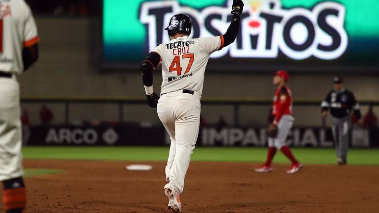 Luis Alfonso Cruz conecta jonrón solitario.