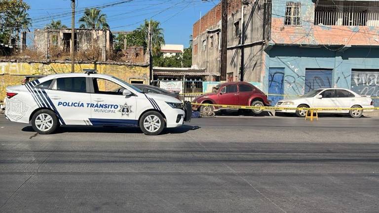 Un ciclista falleció tras ser arrollado por un tráiler en la avenida Gabriel Leyva, Mazatlán.