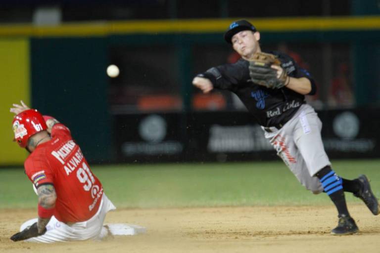 Venados de Mazatlán se guarda la escoba ante un intratable pitcheo de Yaquis de Obregón