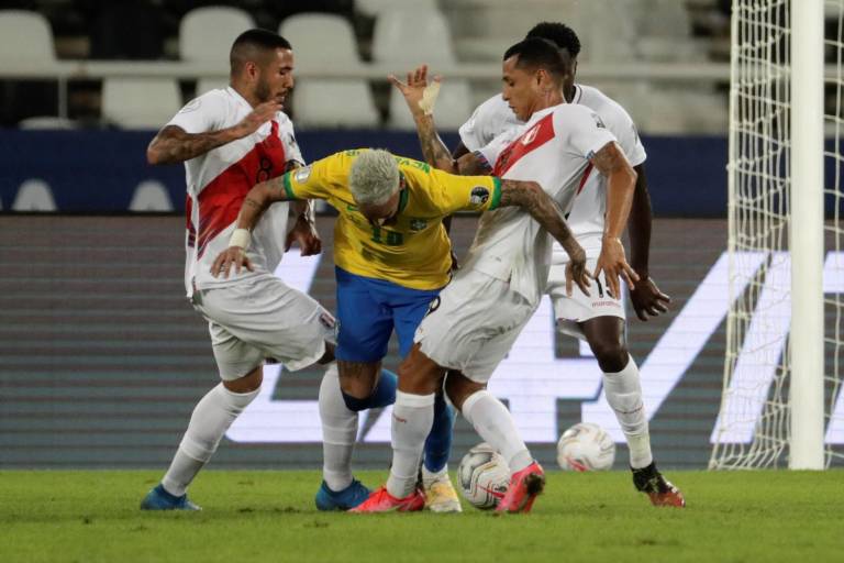 Brasil se luce ante Perú y mantiene su puntaje ideal en la Copa América