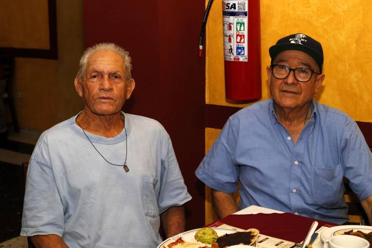 Disfrutan grato reencuentro ex alumnos de la primaria Dr. Ruperto L. Paliza