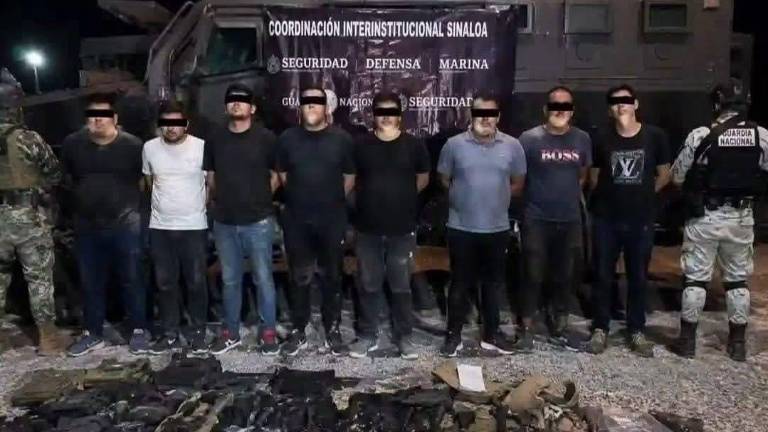 A los ocho detenidos les aseguraron armas de fuego tras el enfrentamiento con la Guardia Nacional en Los Mochis.