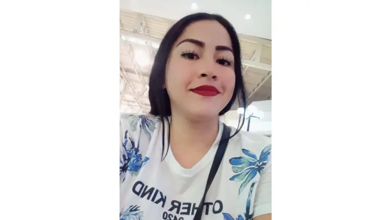 Familiares de Aranda Guadalupe Reséndiz Rendón mantienen su búsqueda a un mes de que desapareció junto con su amiga Edith Alejandra García.