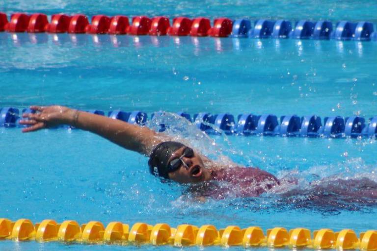 Mazatleca Ana Lucía Aguilar Tejeda logra plata y bronce en Máster de Natación de Colombia