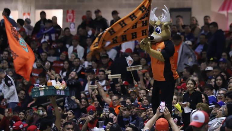 Hasta el Venny ya mejor se vistió de Naranjero.