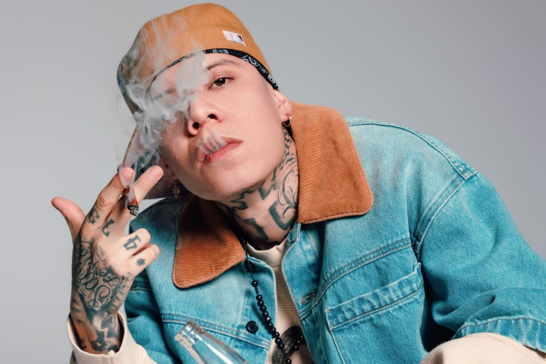 Regalará Santa Fe Klan lujosos tenis Louis Vuitton a uno de sus fans