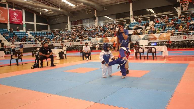 Participan taekwondoínes de los 3 años de edad hasta la categoría Libre.