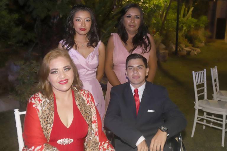 Disfrutan deportistas de alegre velada