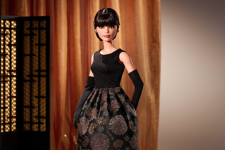 Brinda Barbie homenaje a Rita Moreno, creando su propia muñeca