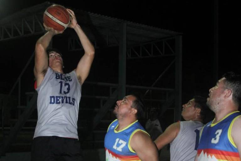 Carnes Jabalíes sella victoria en la Liga de Baloncesto Casa Hogar