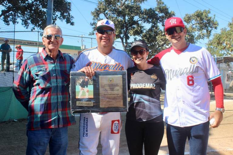 Reconocen al ‘Güero’ Osuna en Liga de Beisbol 40 y más