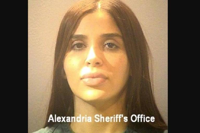 Emma Coronel pasa 22 horas diarias encerrada en su celda, denuncia abogada