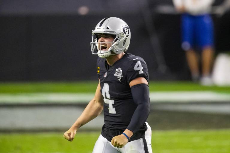 Derek Carr y Joe Burrow debutan en Playoffs con pesadas cargas históricas de Raiders y Bengals en hombros